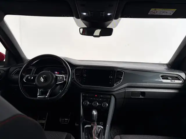 Volkswagen T-Roc view 3