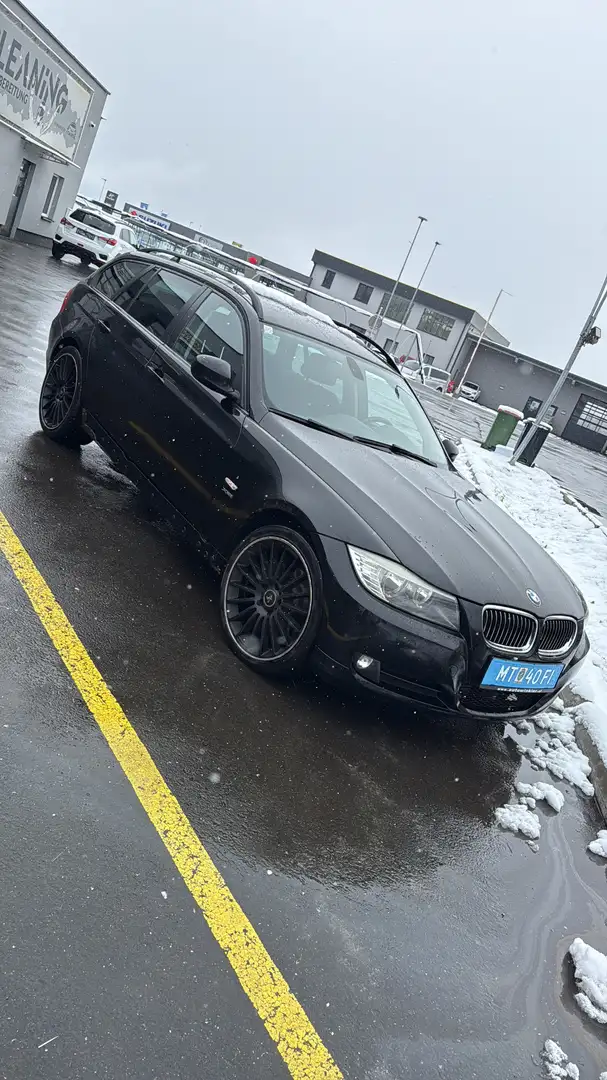 BMW 320 320d xDrive Schwarz - 1