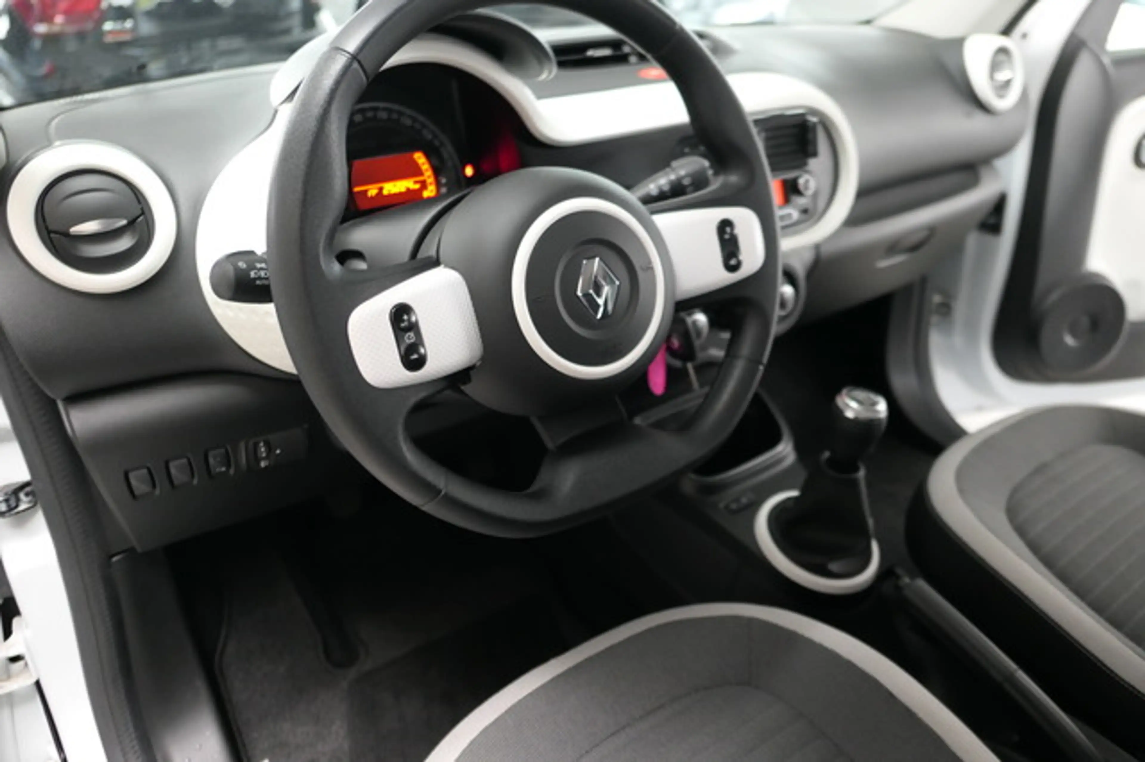 Renault Twingo Limited 25300 km! Klima! PDC! Tempomat — photo 11