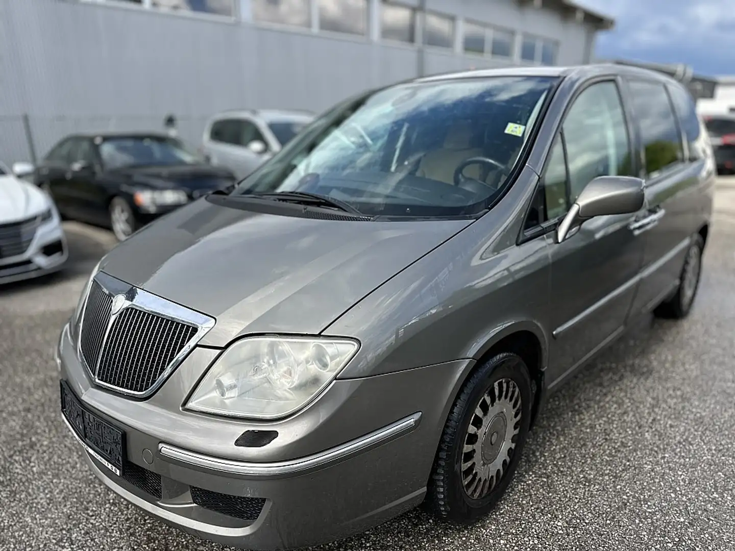 Lancia Phedra Grau - 1