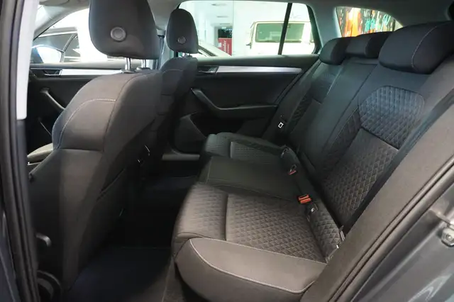 Skoda Superb view 9