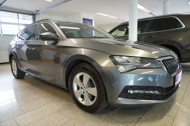 Skoda Superb view 3