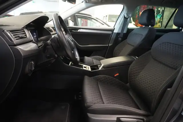 Skoda Superb view 8