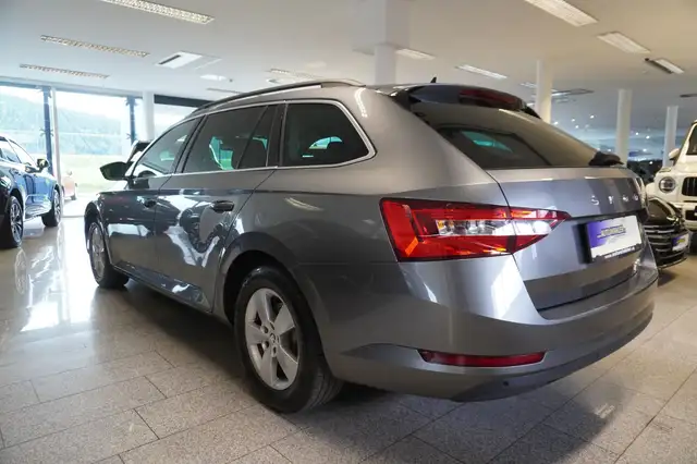 Skoda Superb view 4