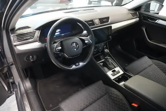 Skoda Superb view 7