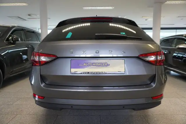 Skoda Superb view 6