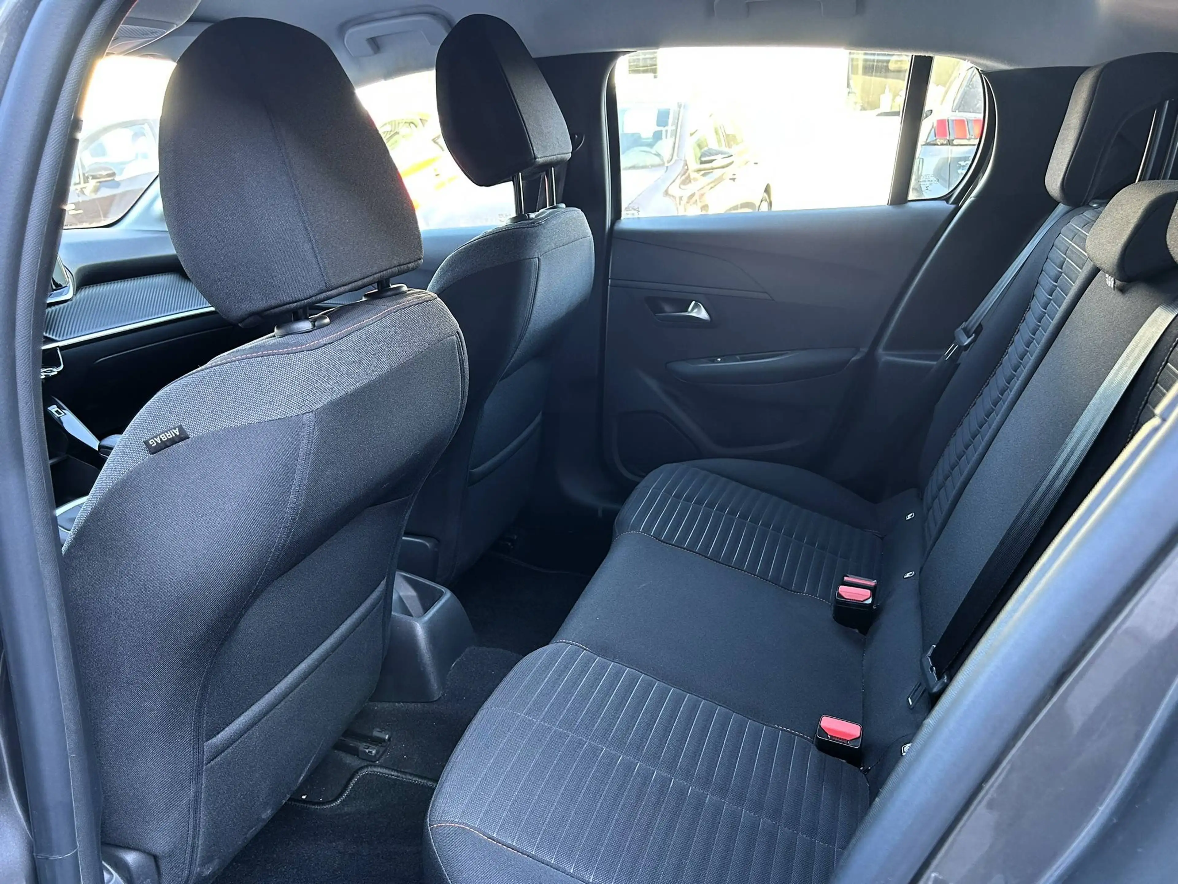 Peugeot 208 1.2i PureTech Active Pack | Navigatie | Airco | PDC — photo 15