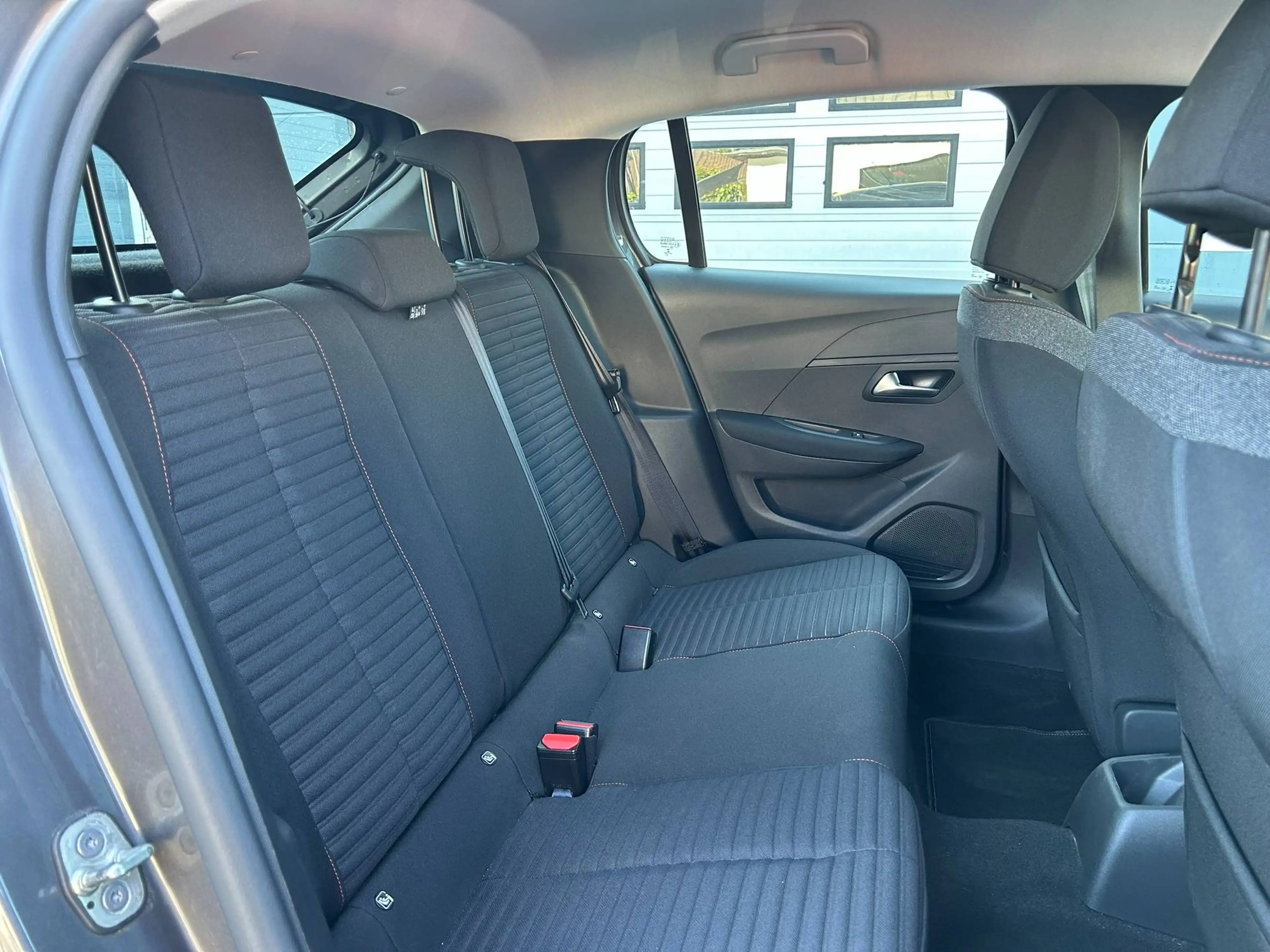 Peugeot 208 1.2i PureTech Active Pack | Navigatie | Airco | PDC — photo 12