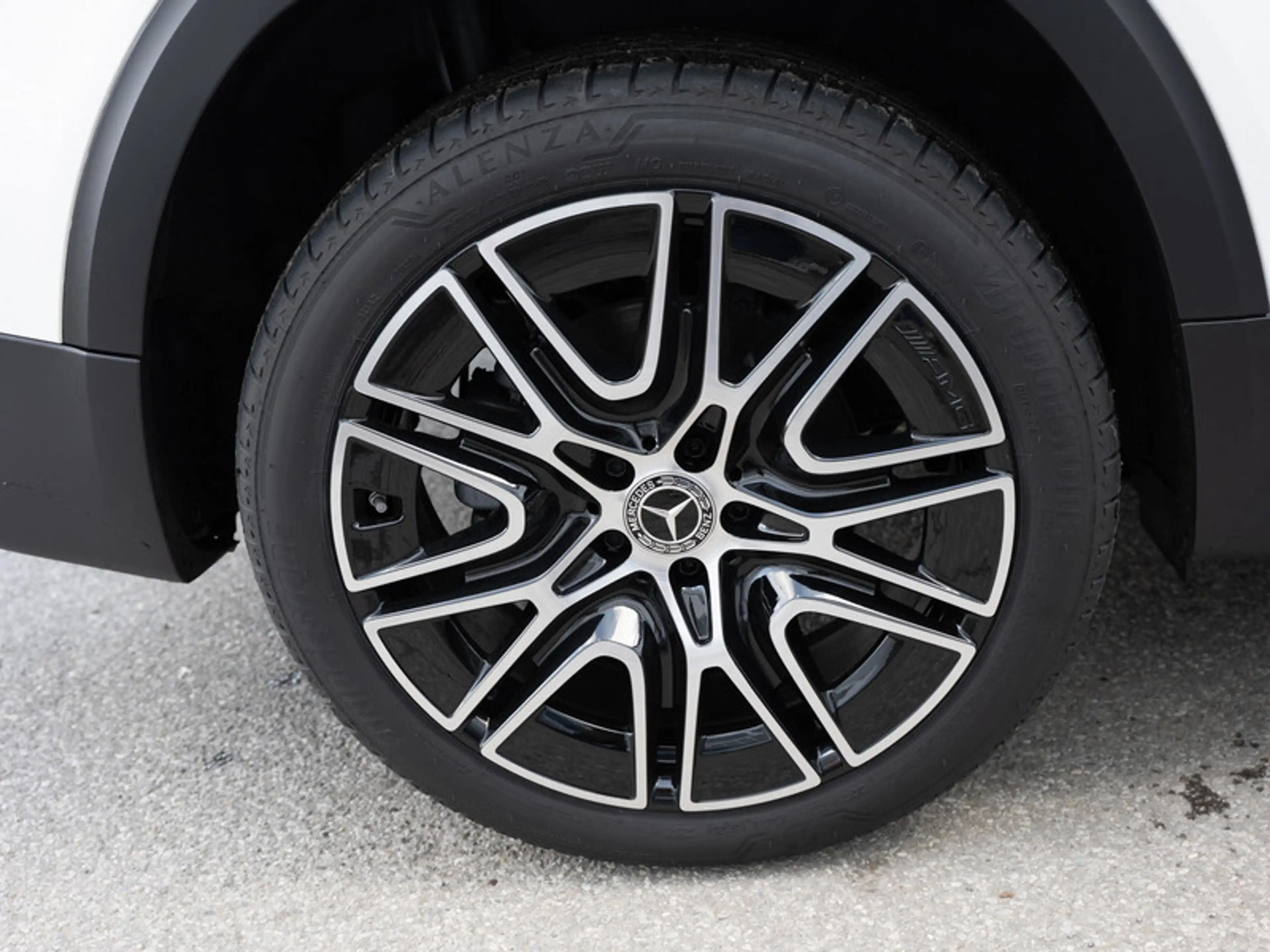 Mercedes-Benz GLB 200 AMG-Sport/MLB/Pano/Night/AHK/7Sitzer/20" — photo 6