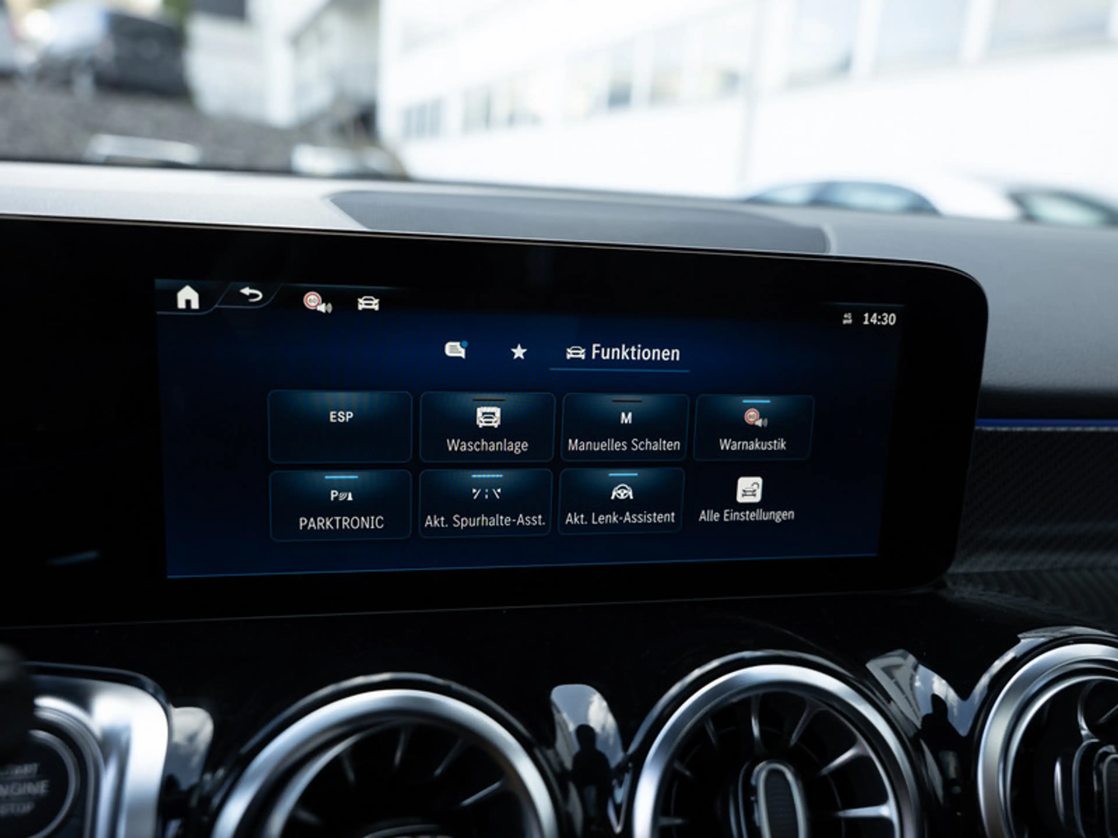 Mercedes-Benz GLB 200 AMG-Sport/MLB/Pano/Night/AHK/7Sitzer/20" — photo 14