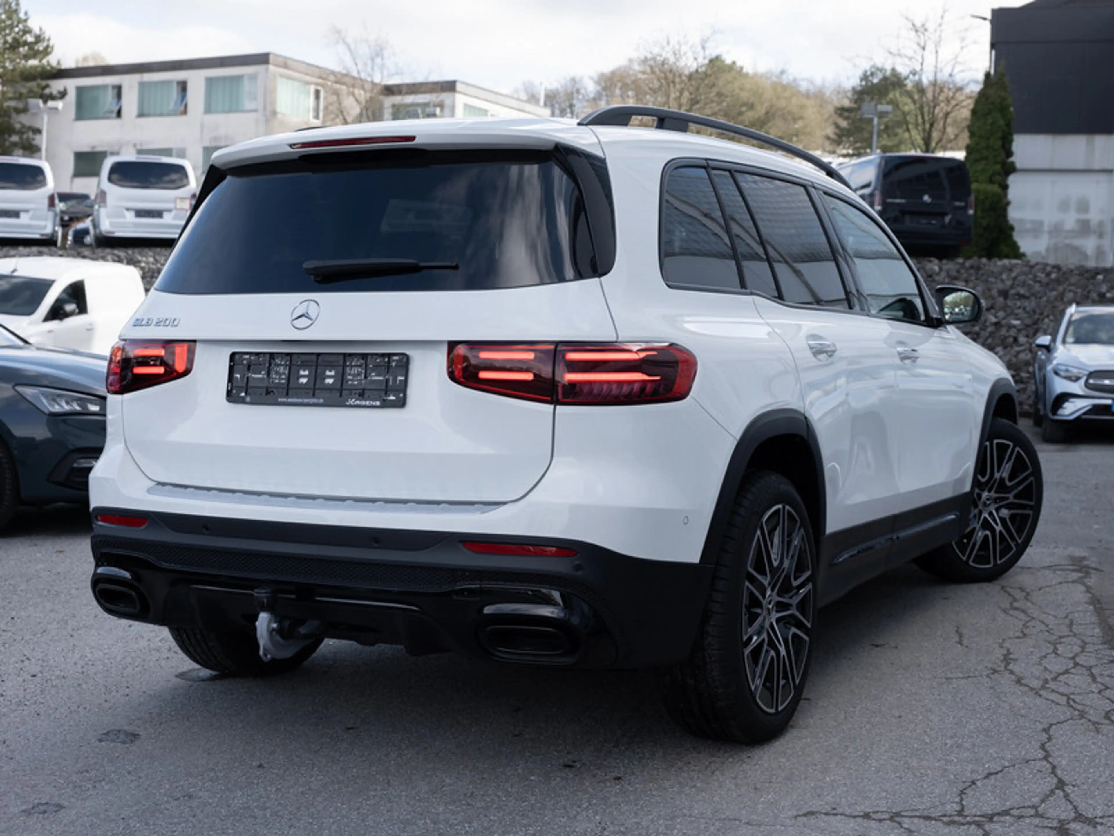 Mercedes-Benz GLB 200 AMG-Sport/MLB/Pano/Night/AHK/7Sitzer/20" — photo 4