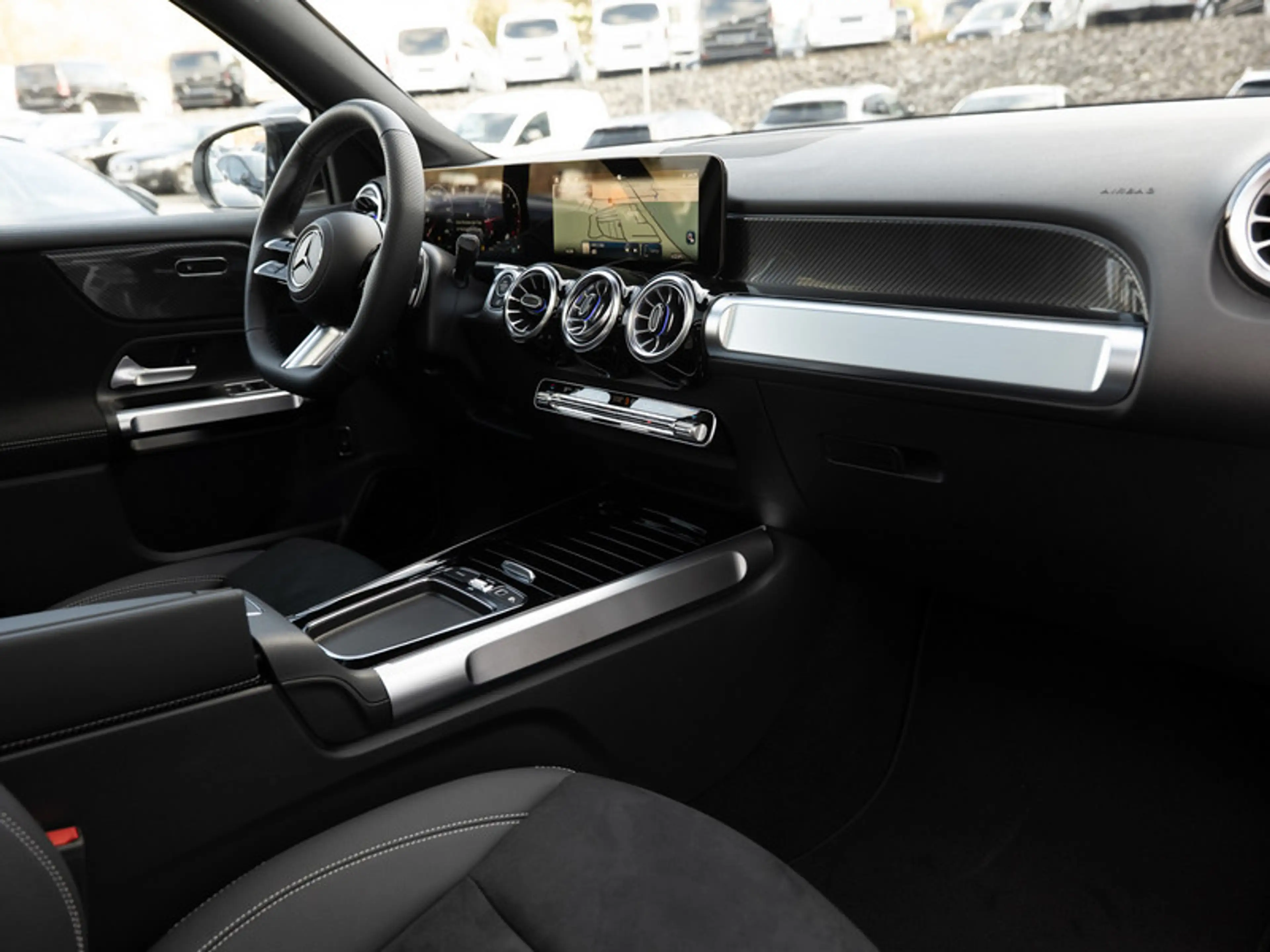 Mercedes-Benz GLB 200 AMG-Sport/MLB/Pano/Night/AHK/7Sitzer/20" — photo 3
