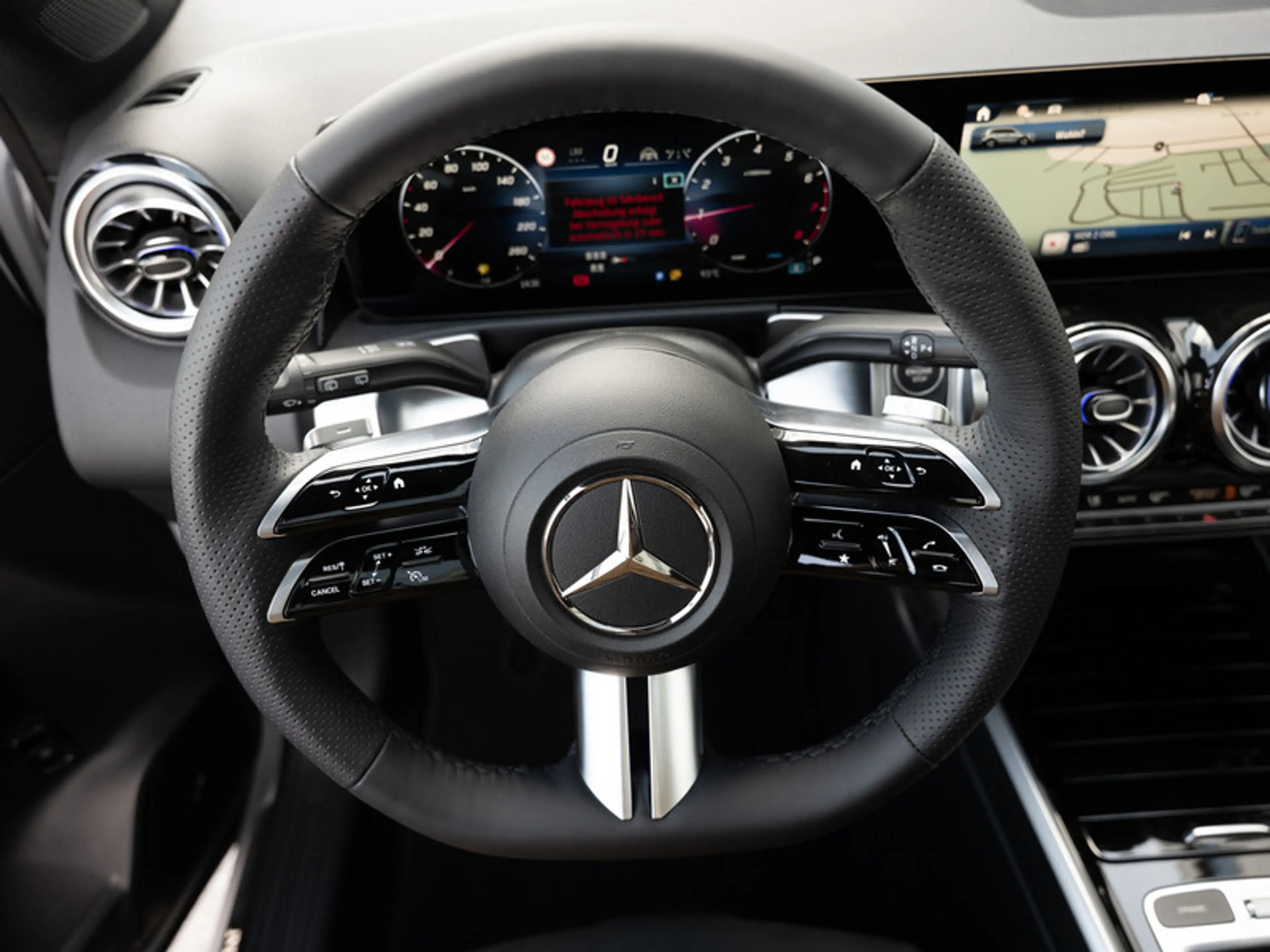 Mercedes-Benz GLB 200 AMG-Sport/MLB/Pano/Night/AHK/7Sitzer/20" — photo 10
