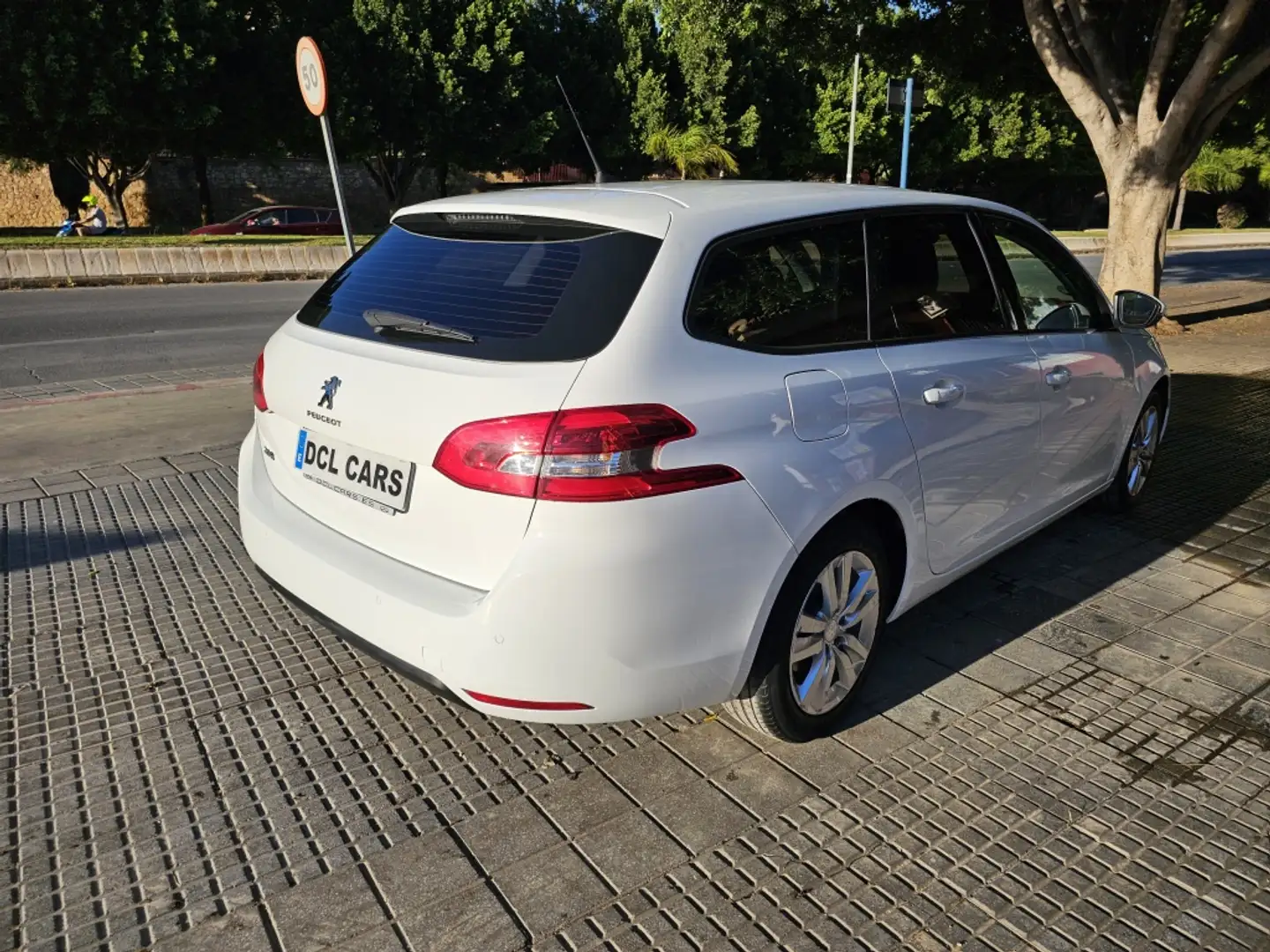 Peugeot 308 SW 1.5 BlueHDi S&S Active Pack 130 Bianco - 2