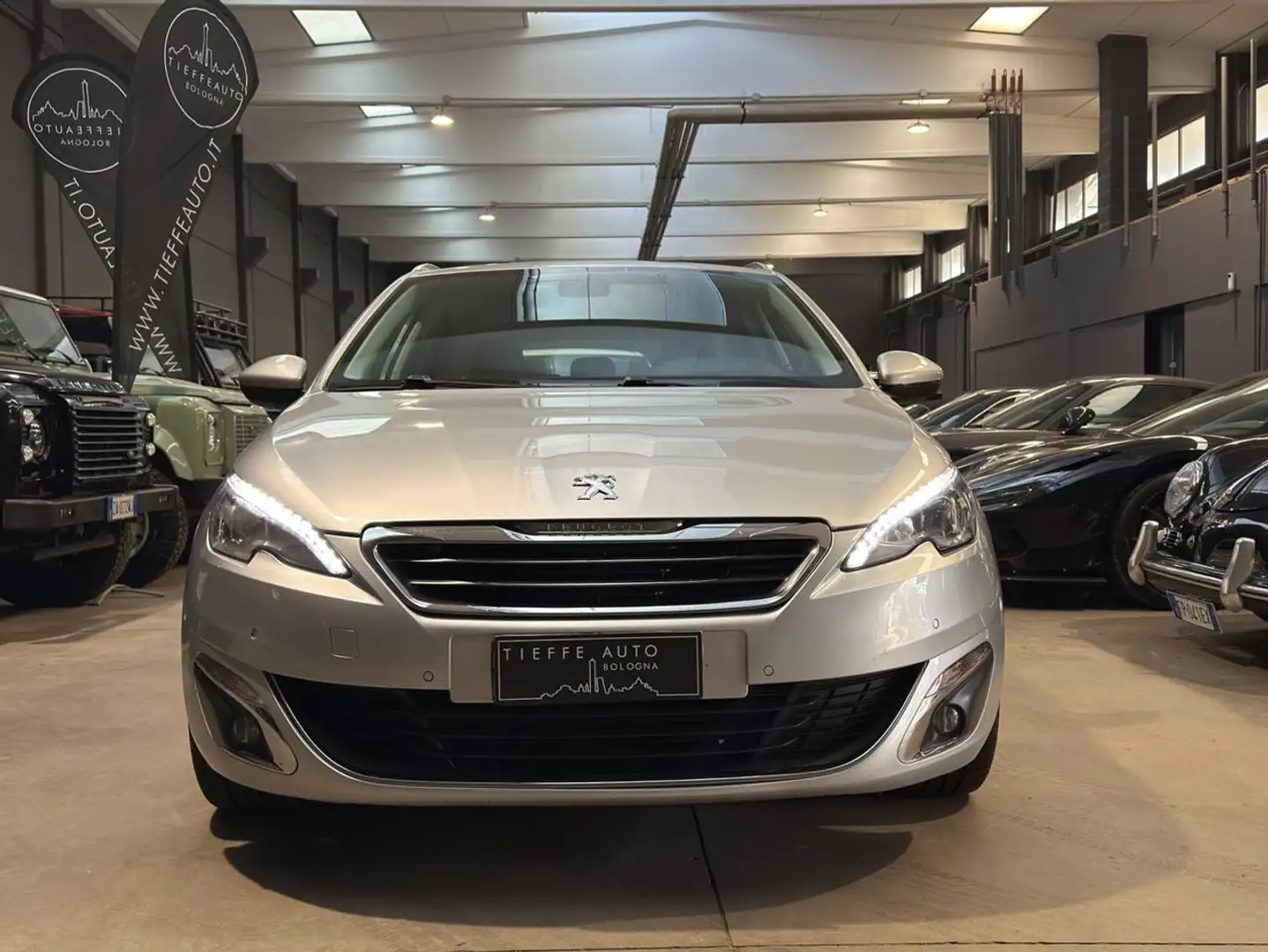Peugeot 308 BlueHDi 150 S&S EAT6 SW Allure Silber - 2