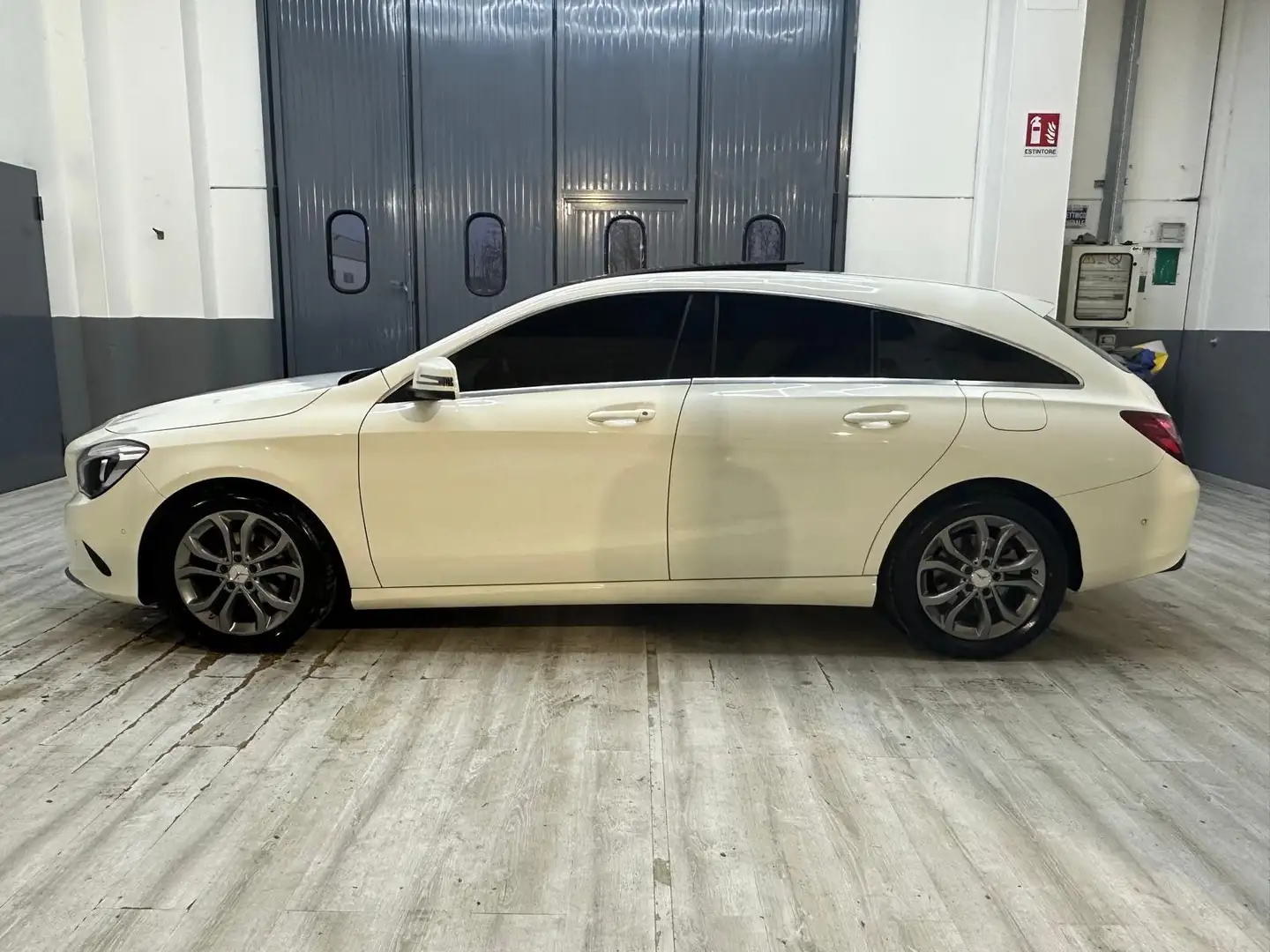 Mercedes-Benz CLA 200 CLA 200 d S.W. Automatic Sport Weiß - 2