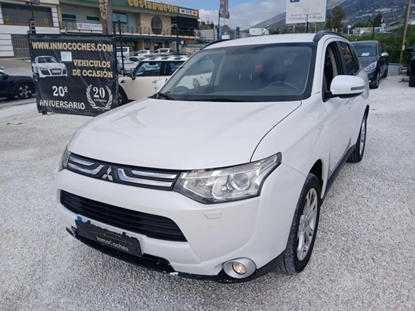 Mitsubishi Outlander 220DI-D Kaiteki AT 4WD Blanc - 1
