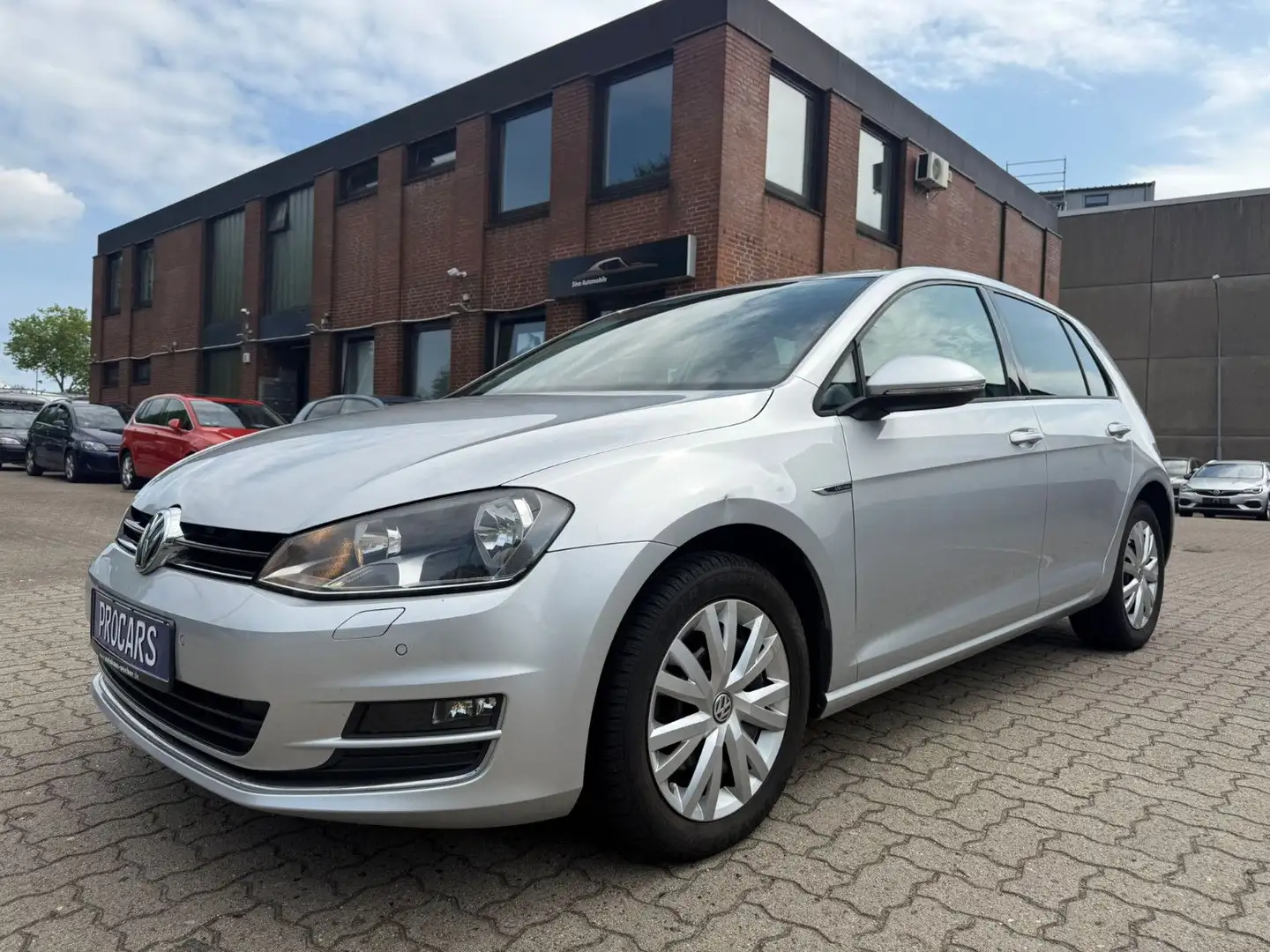 Volkswagen Golf VII Lim. Lounge AUT. 1.4 TSI BMT*PDC*SITZH Plateado - 2