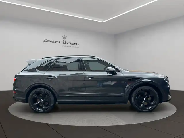Bentley Bentayga view 5