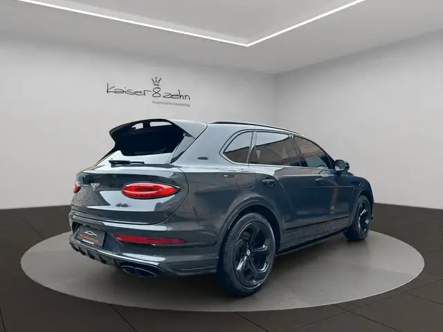 Bentley Bentayga view 8
