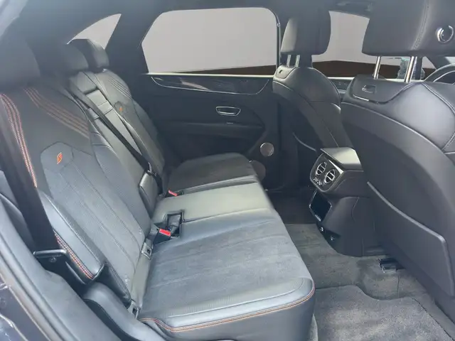 Bentley Bentayga view 13