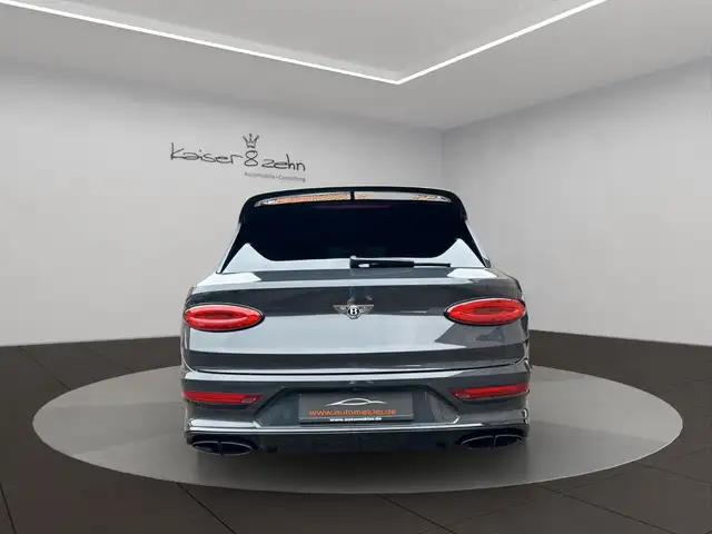 Bentley Bentayga view 7