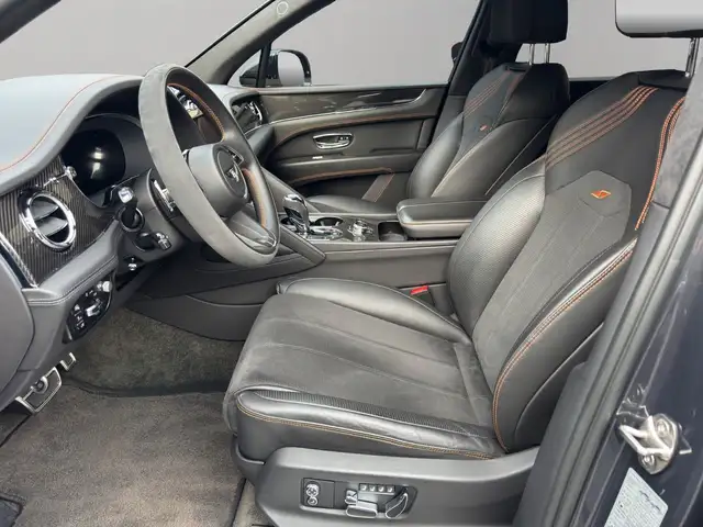Bentley Bentayga view 10