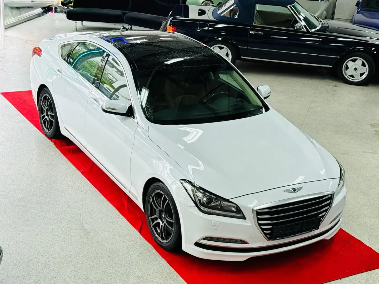 Hyundai Genesis Weiß - 1