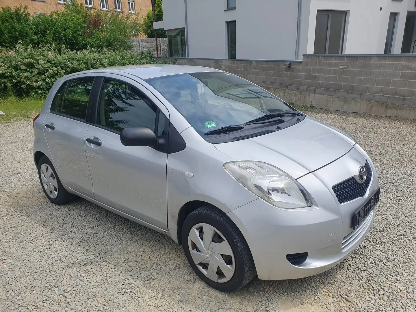 Toyota Yaris 1.3i VVT-i 16v Luna - 2