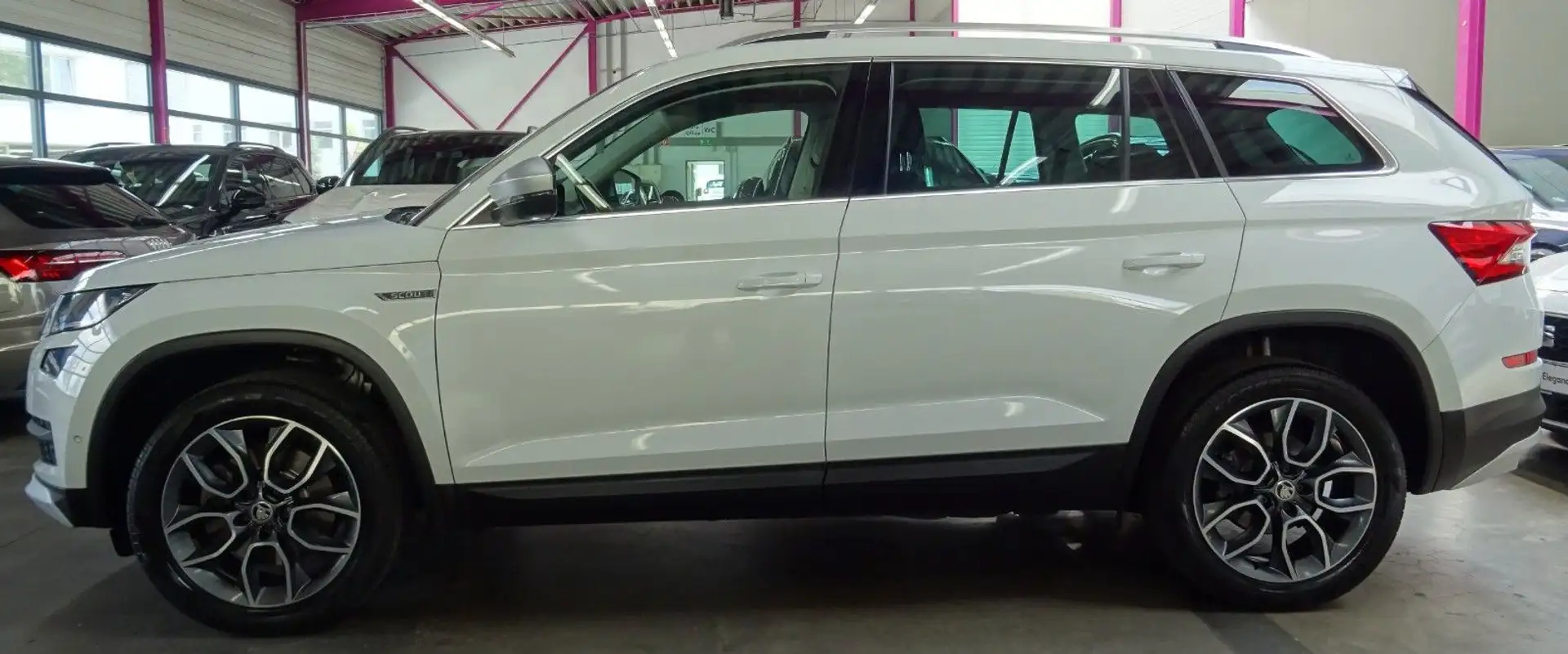 Skoda Kodiaq KODIAQ SCOUT 2.0 TDI 4x4*PANO*AHK*ACC*KEY*360°* Wit - 2