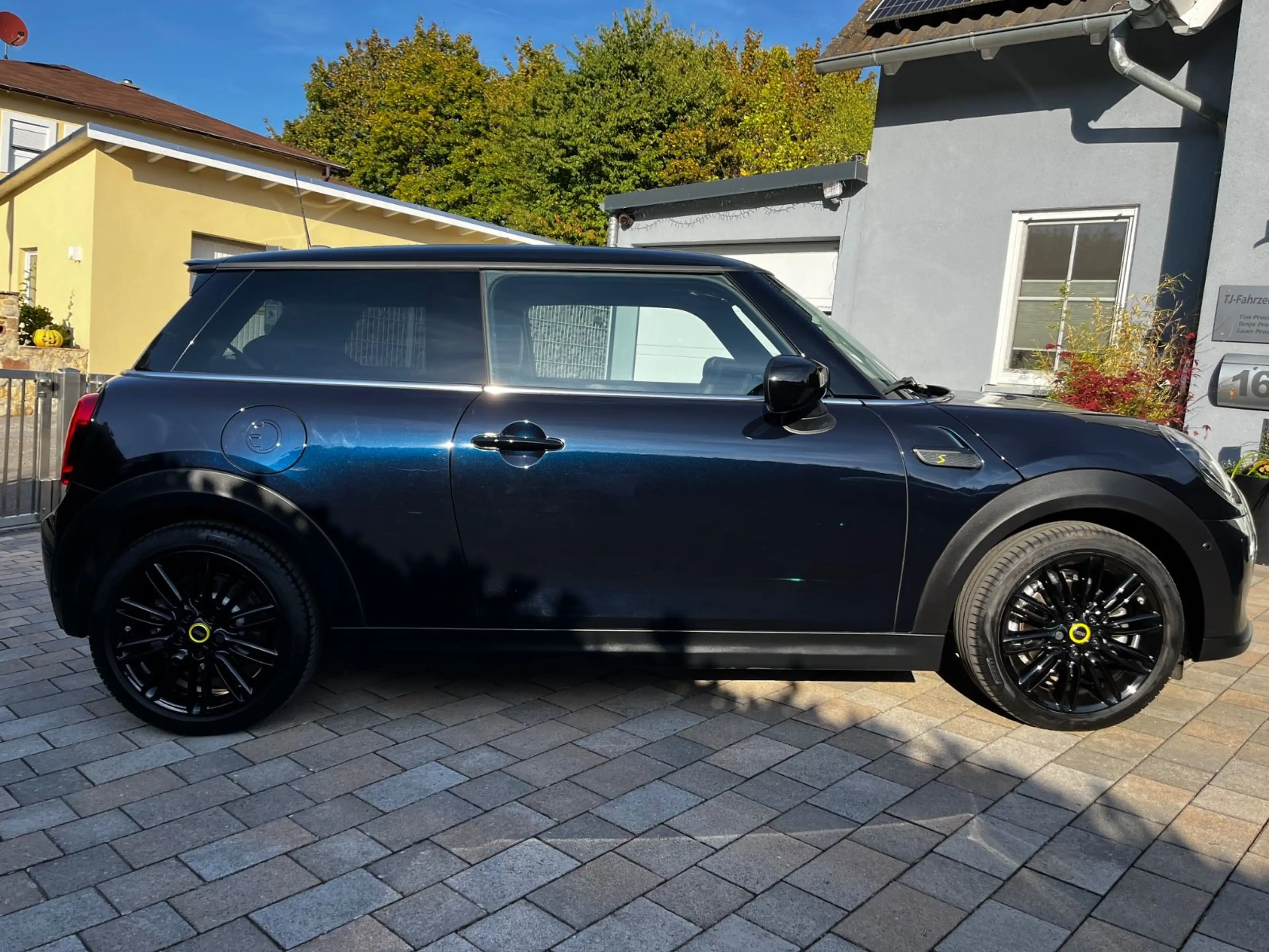MINI Cooper SE Pano HUD H/K Navi LED Kam 17 — photo 3