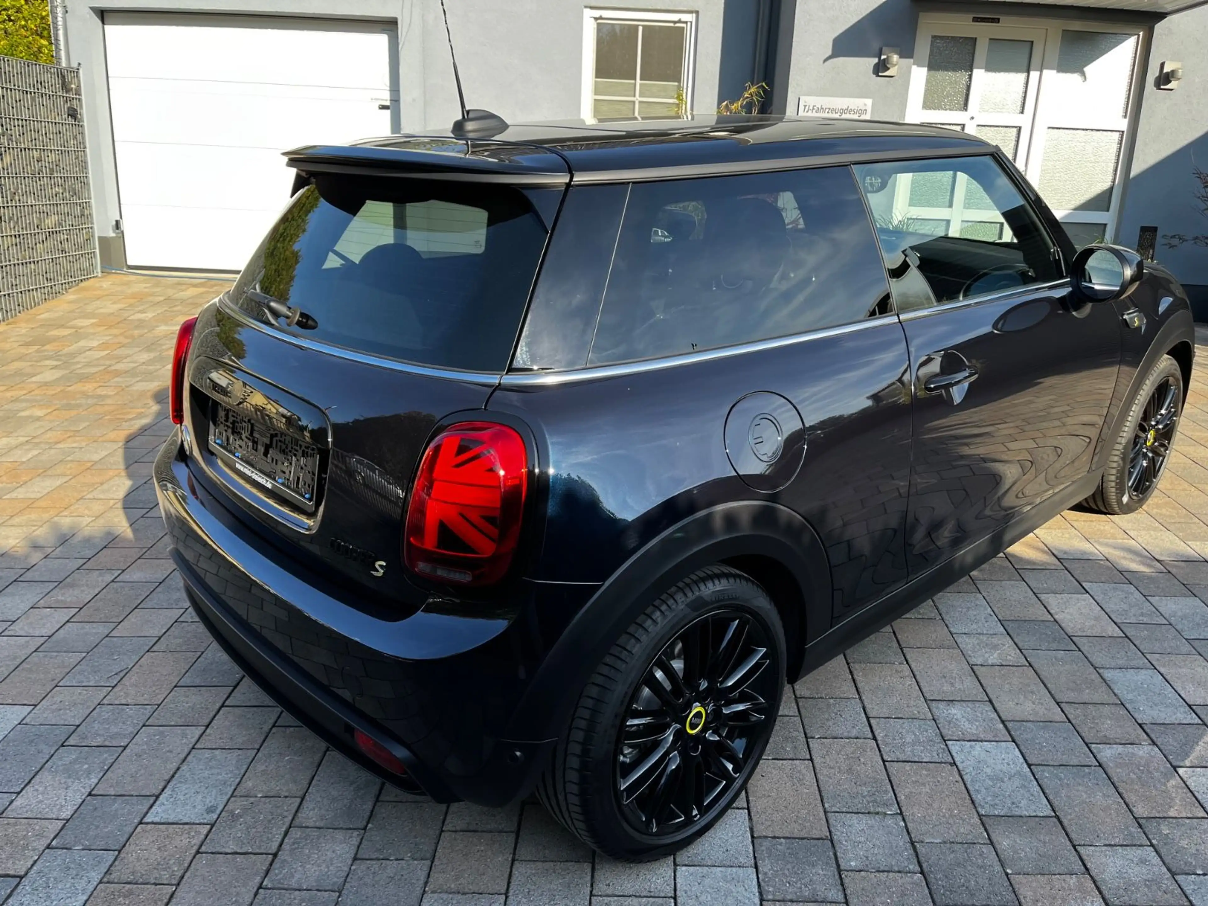 MINI Cooper SE Pano HUD H/K Navi LED Kam 17 — photo 7