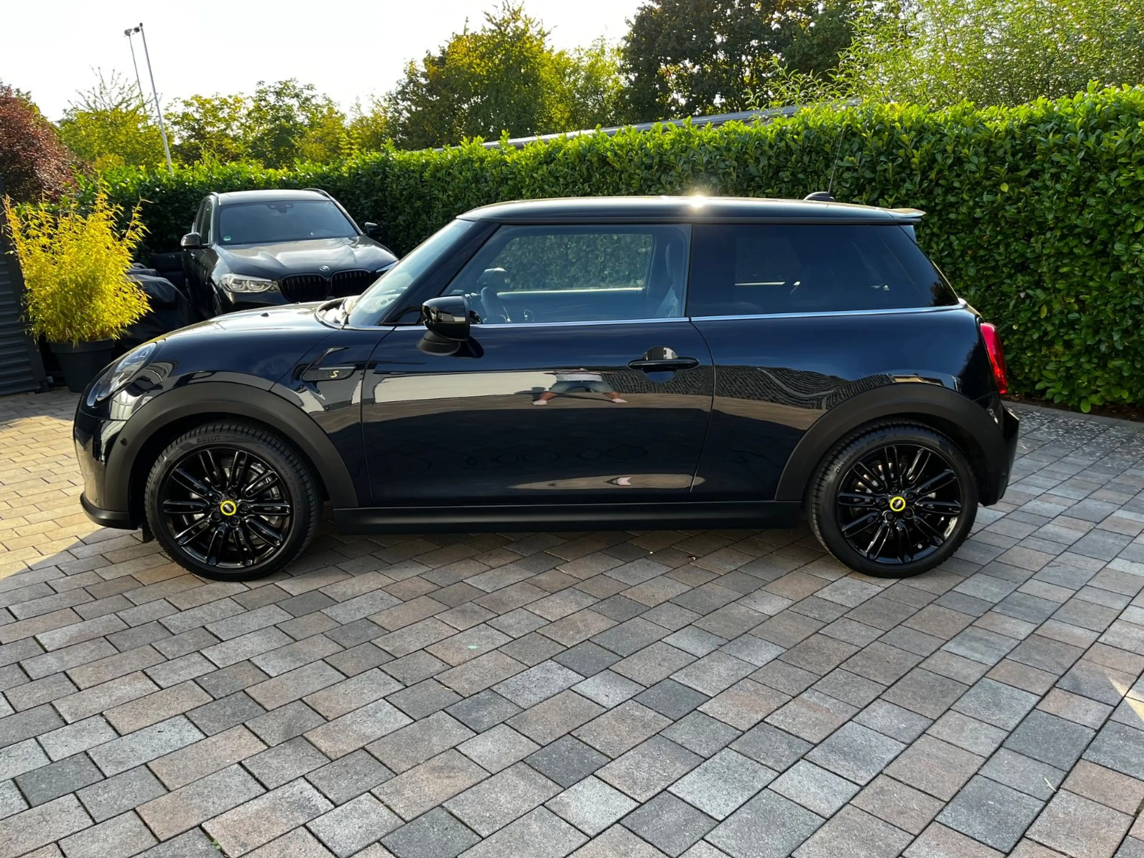 MINI Cooper SE Pano HUD H/K Navi LED Kam 17 — photo 4