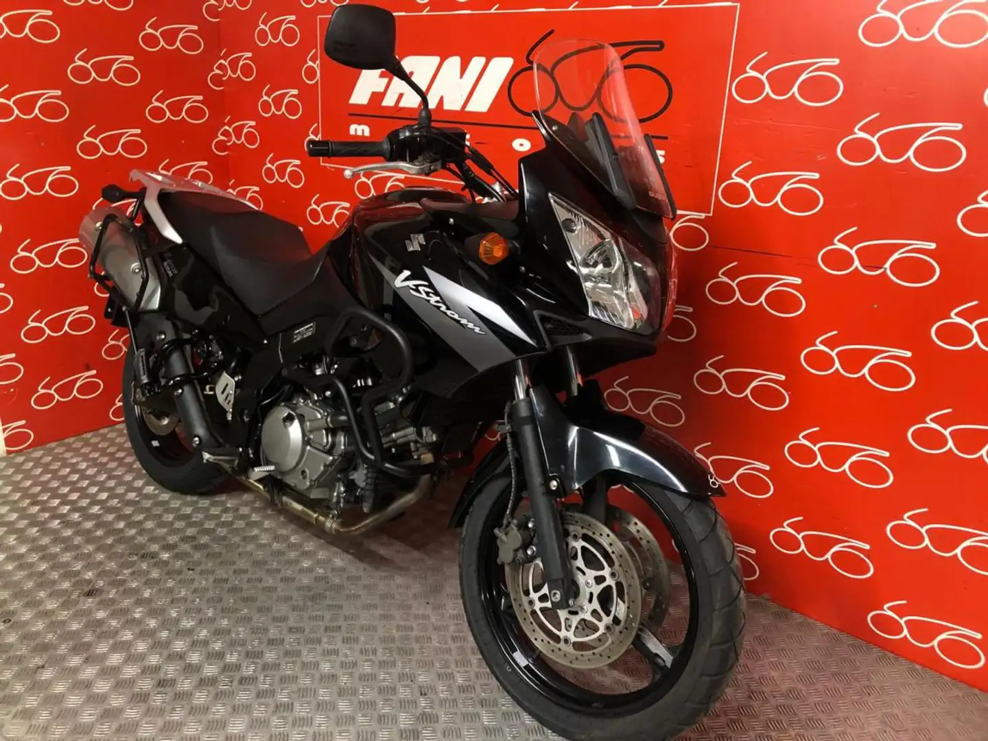 Suzuki V-Strom 650 . Negru - 2