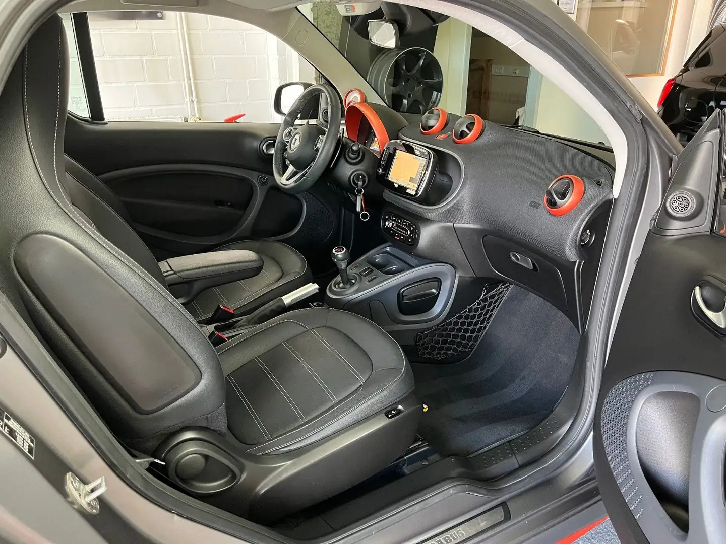 smart forTwo for two BRABUS Tailor Made Asphaltgold Kamera Gris - 2
