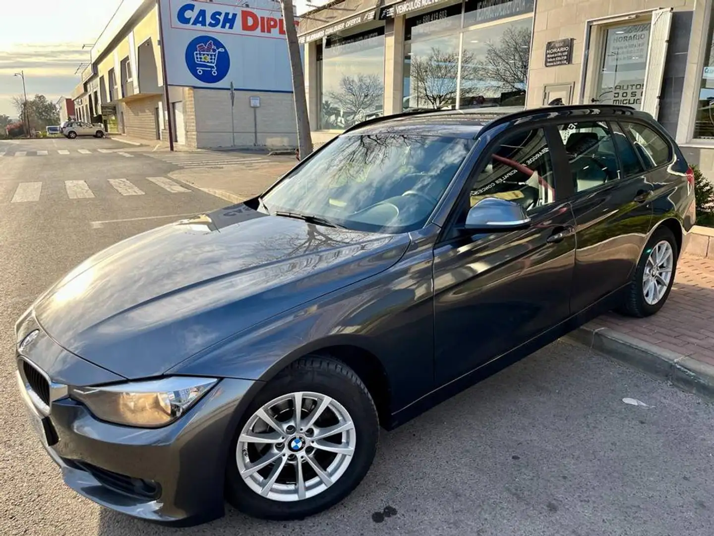 BMW 318 318d Touring (0.0) Plateado - 1