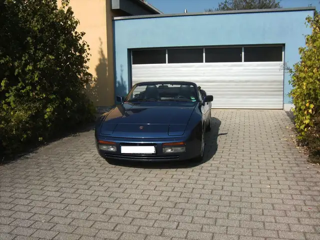 Porsche 944