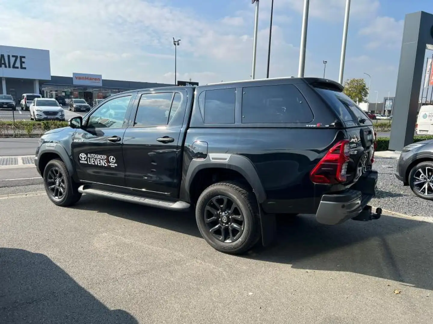 Toyota Hilux 2.8 D AT Invincible + Pro pack Noir - 2