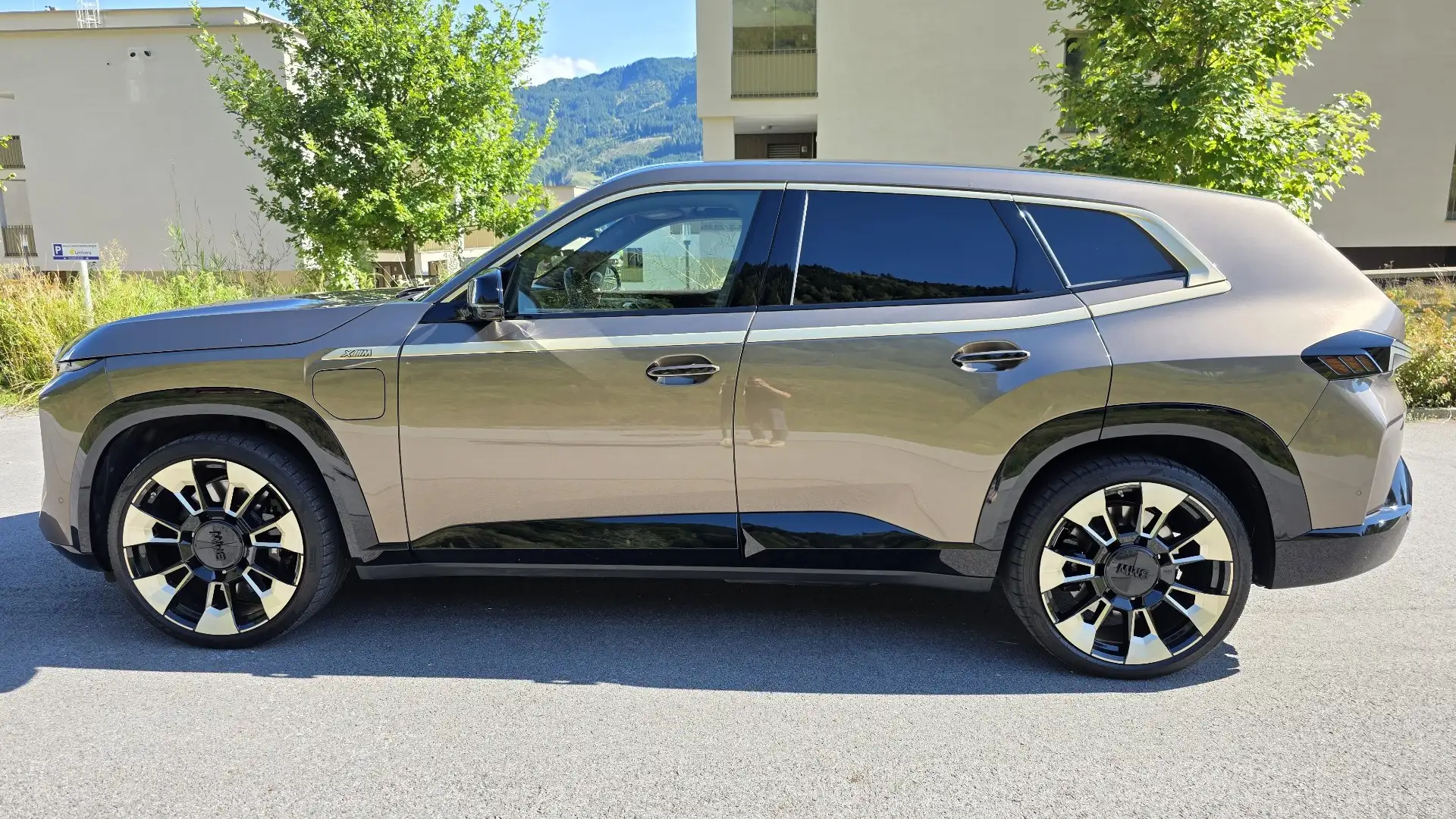 BMW XM 29,4kWh Aut. INDIV. Sepang Bronze●B&W●VOLL● Bronze - 2