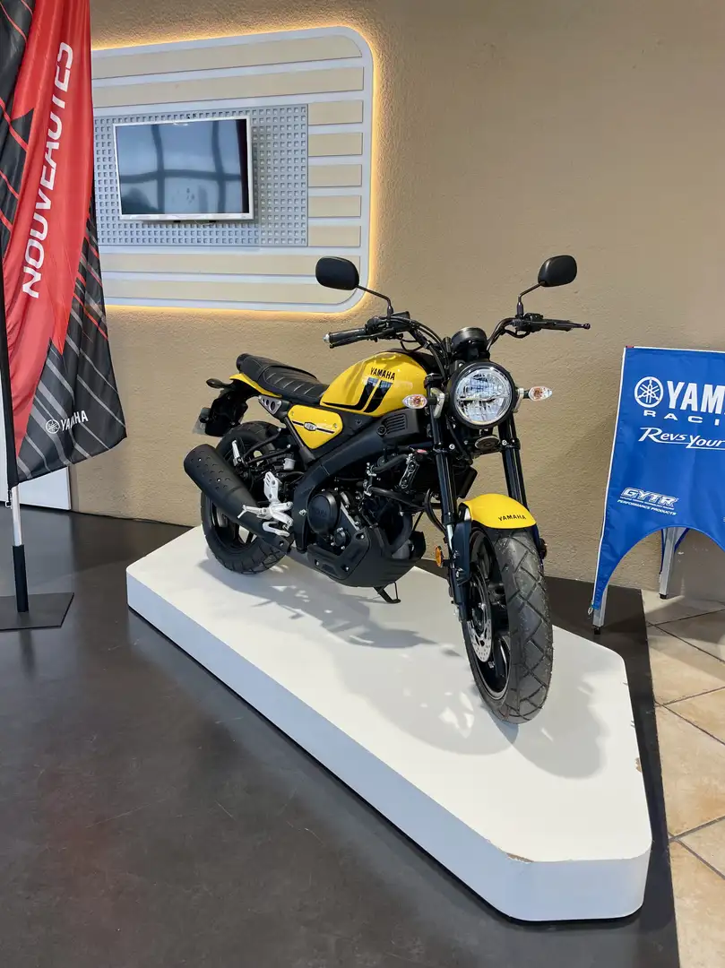 Yamaha XSR 125 Amarillo - 1