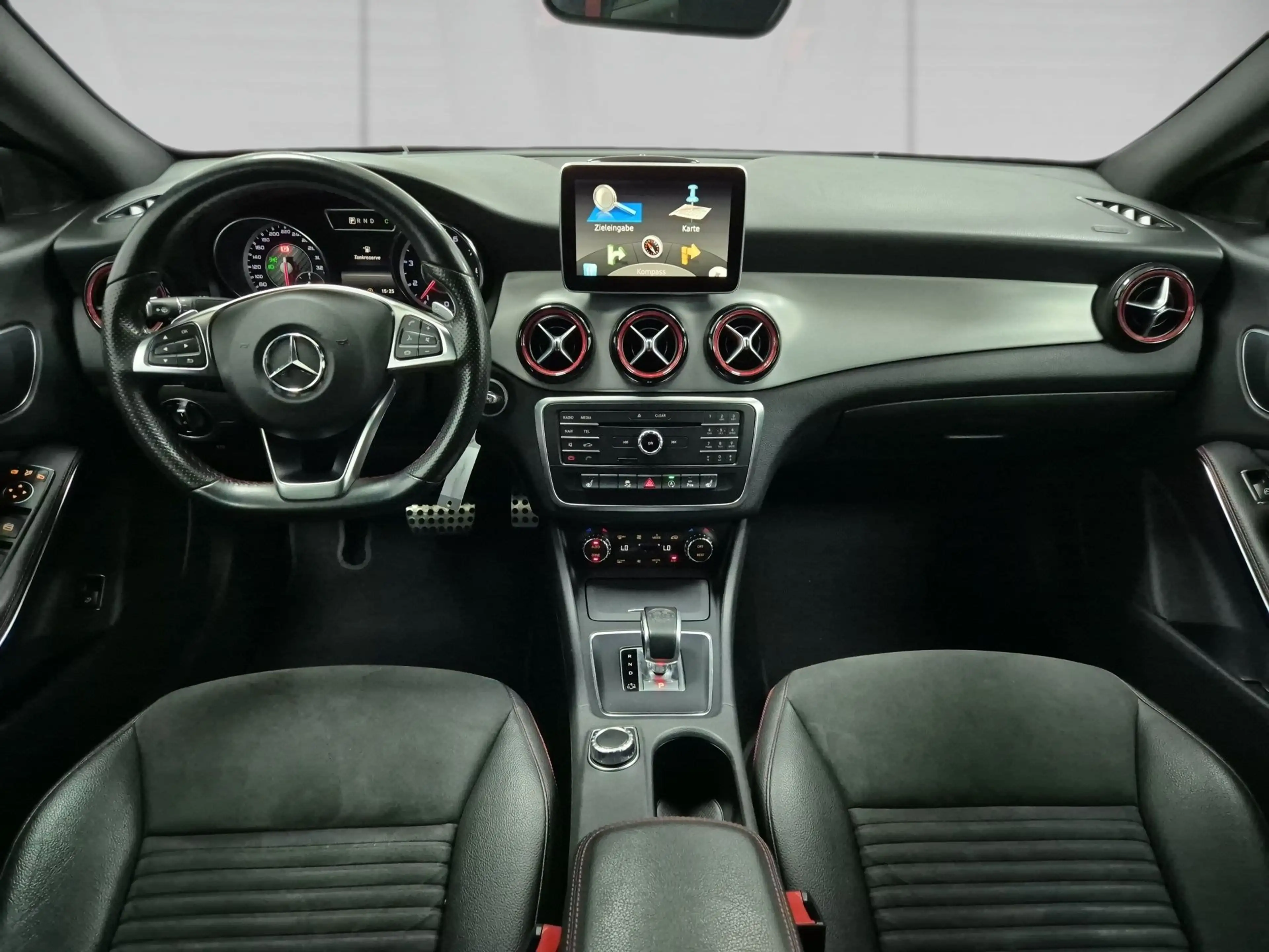 Mercedes-Benz CLA 45 AMG 4Matic — photo 10
