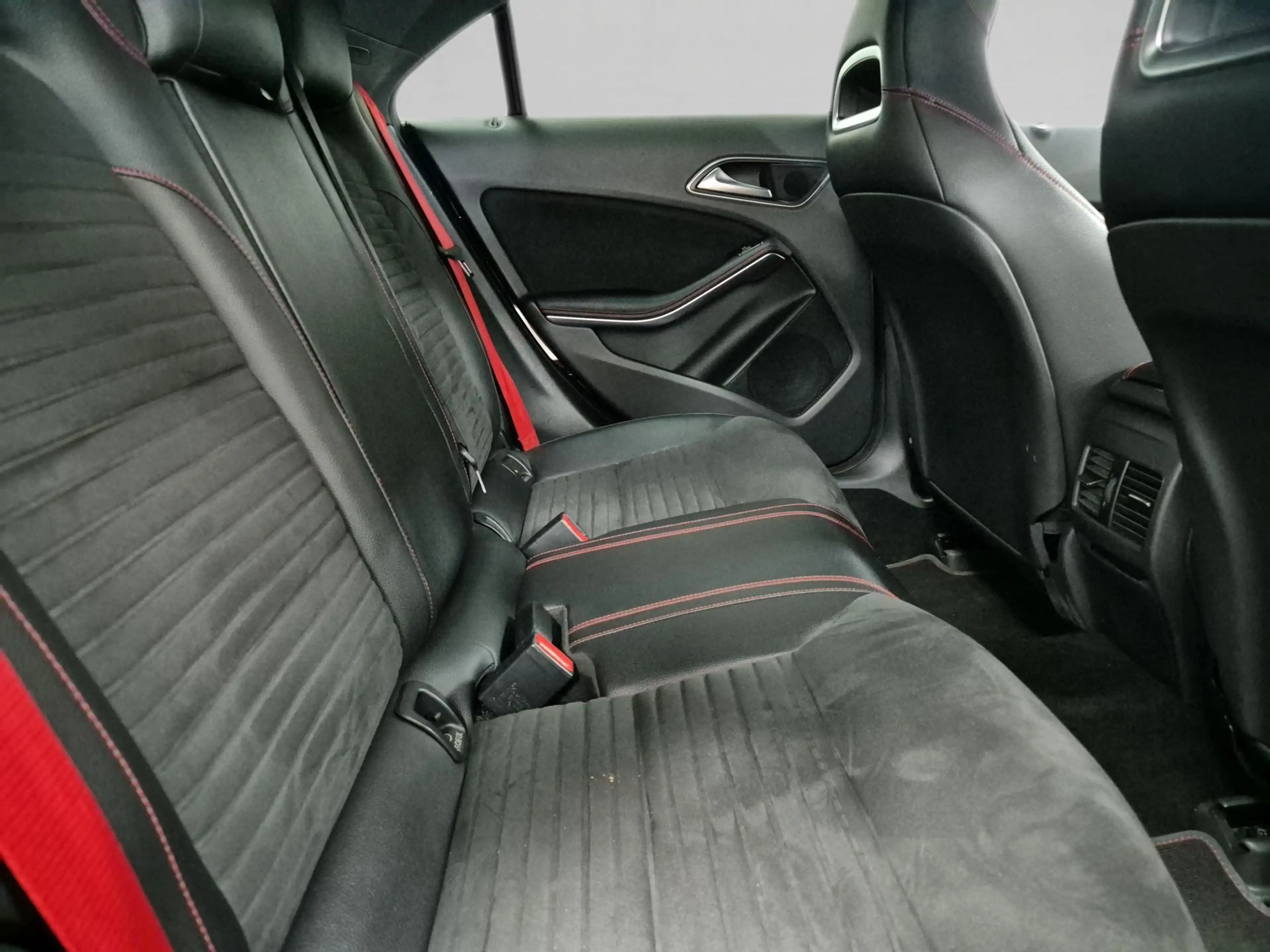 Mercedes-Benz CLA 45 AMG 4Matic — photo 13
