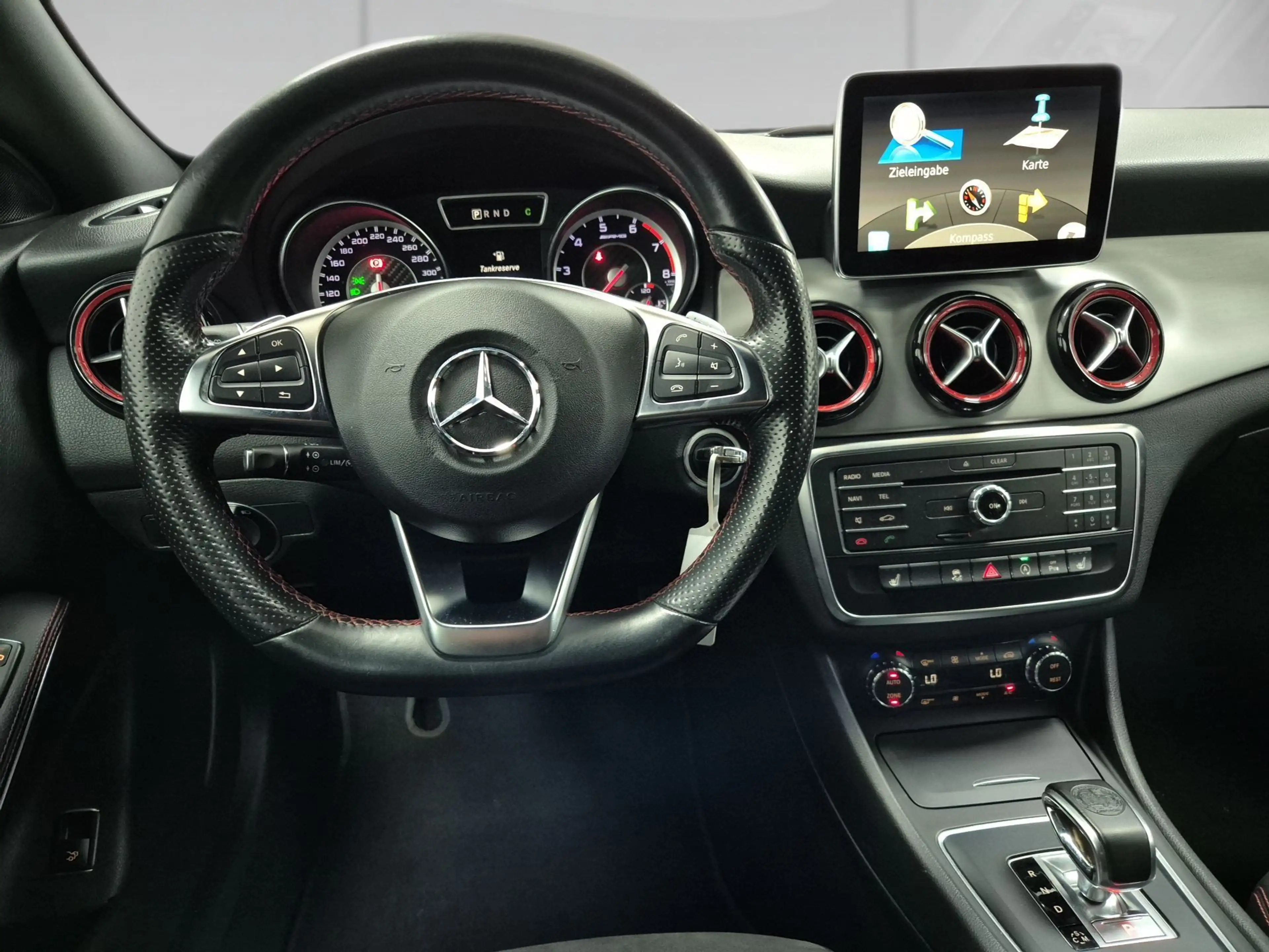 Mercedes-Benz CLA 45 AMG 4Matic — photo 15
