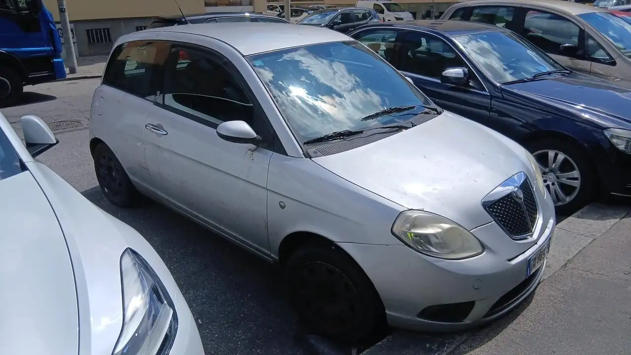 Lancia Ypsilon