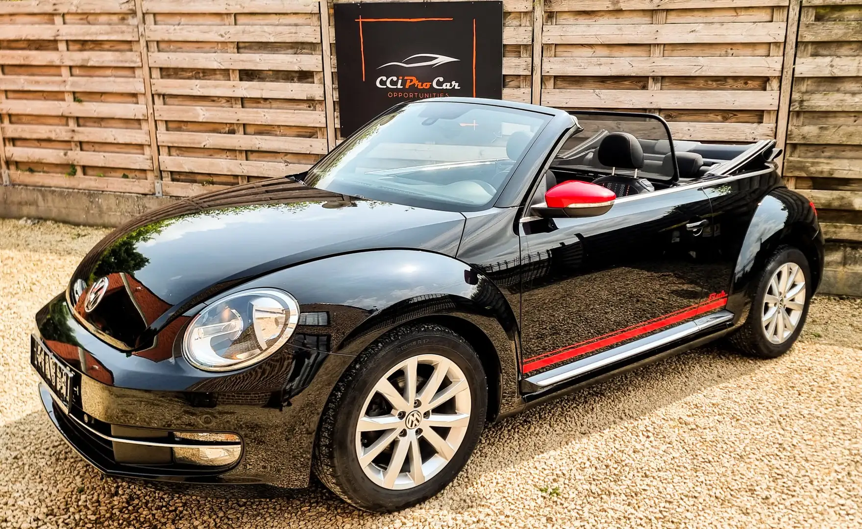 Volkswagen Beetle Beetle Cabriolet 1.2 TSI  Serie CLUB Zwart - 2