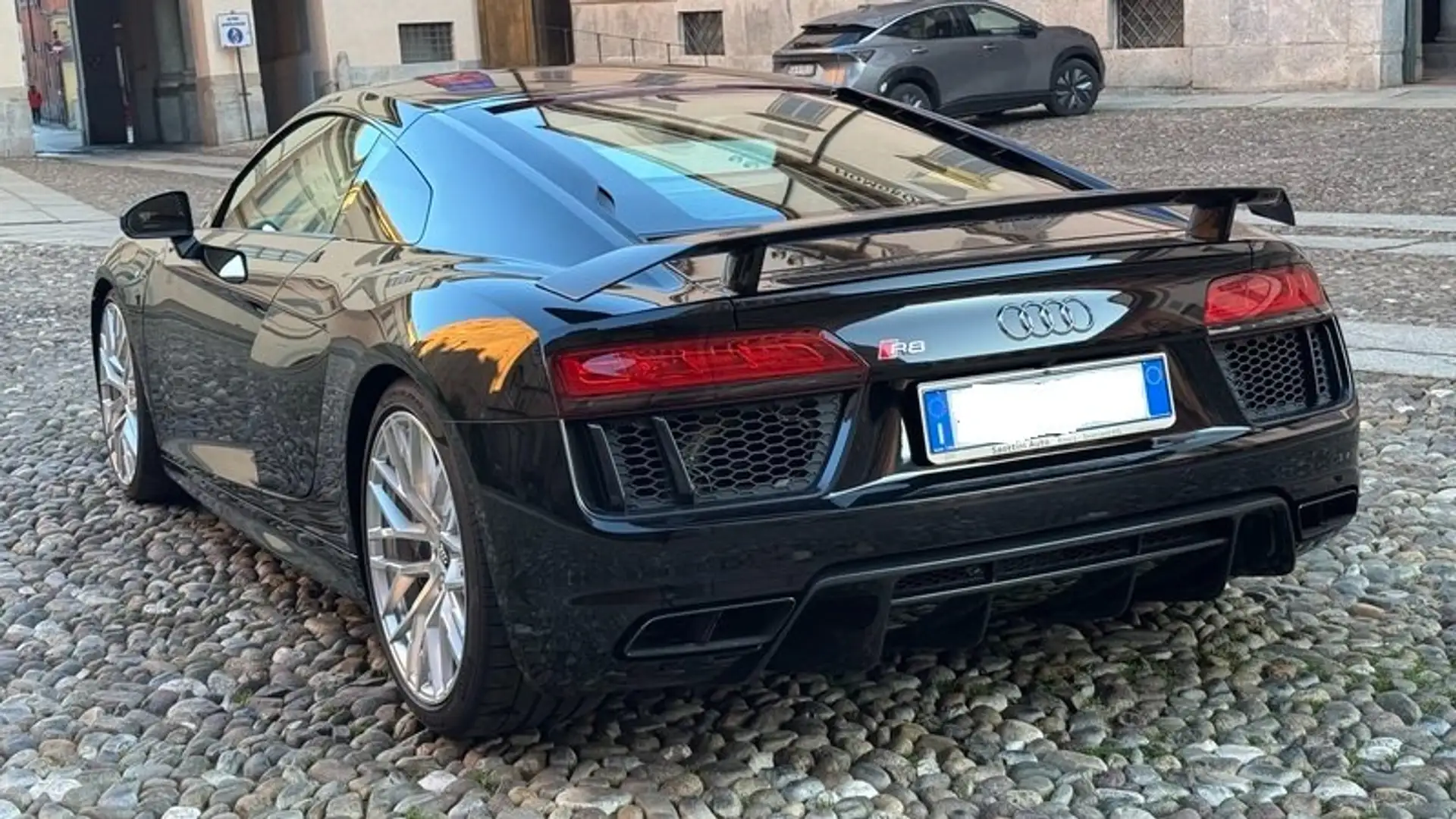 Audi R8 Coupe 5.2 V10 fsi Plus quattro s-tronic PERMUTE Noir - 2
