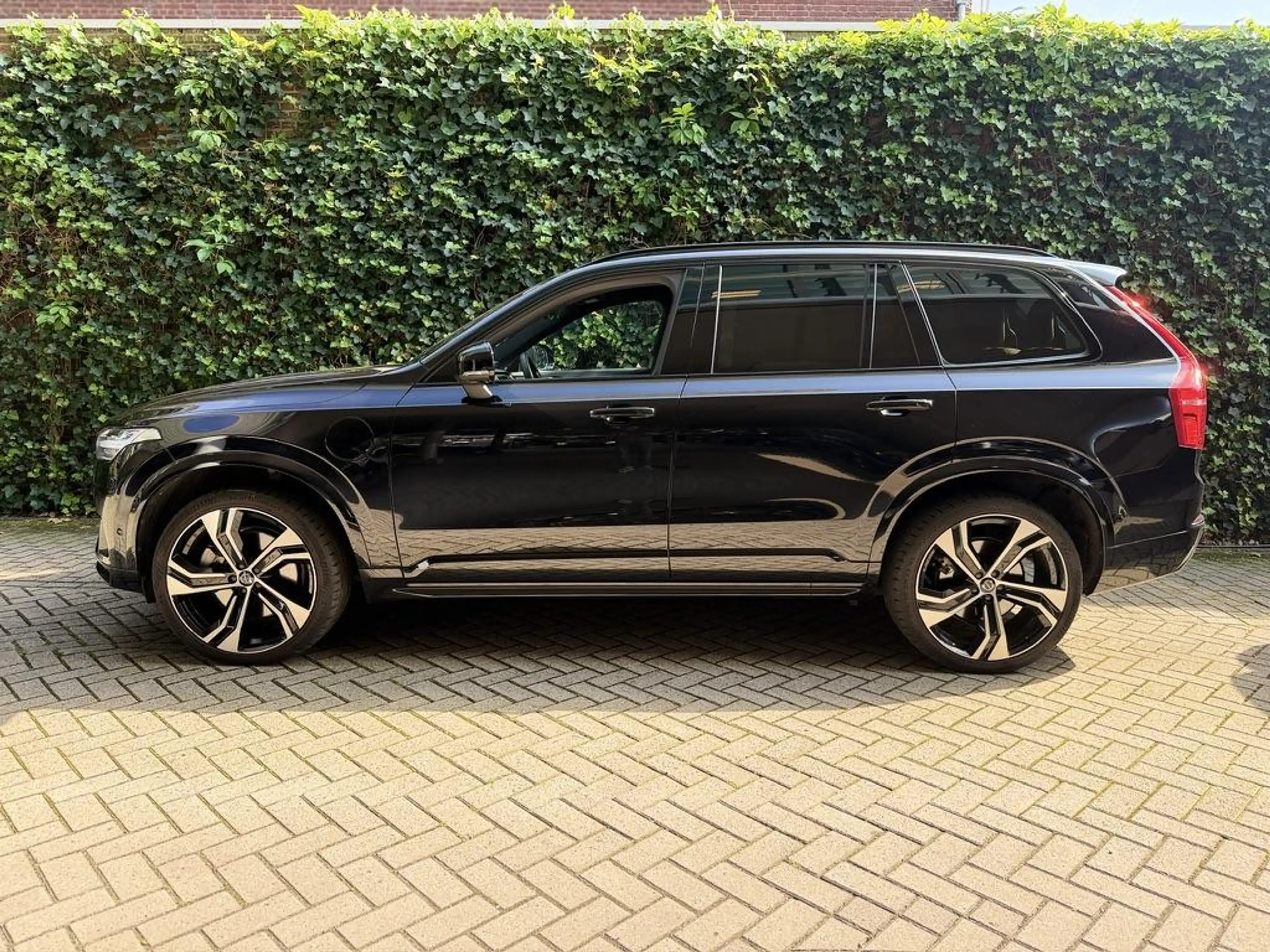 Volvo XC90 2.0 T8 Recharge AWD Ultimate Dark B&W Audio-Pano-L — photo 2