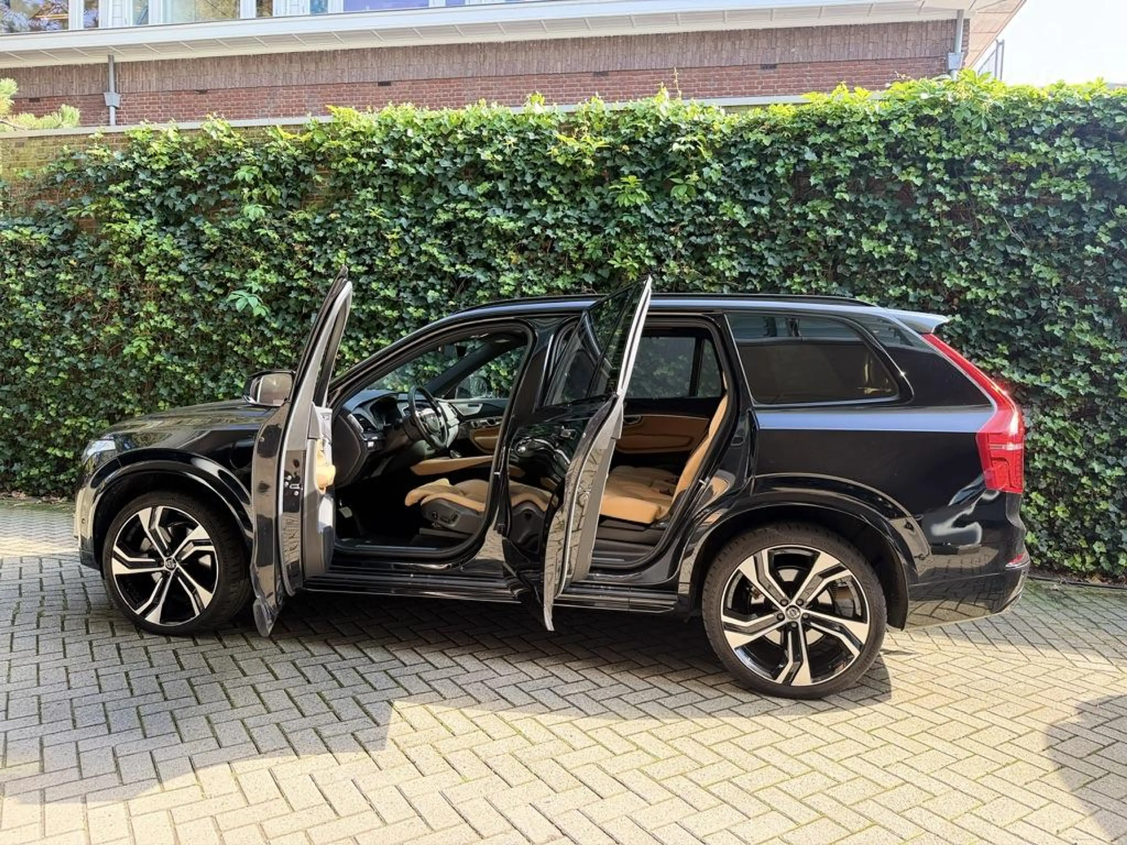 Volvo XC90 2.0 T8 Recharge AWD Ultimate Dark B&W Audio-Pano-L — photo 3