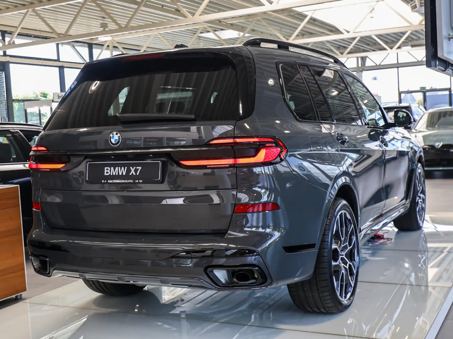 BMW X7 xDrive 40d M-Sport FACEL. 360° PANO LED Grigio - 2