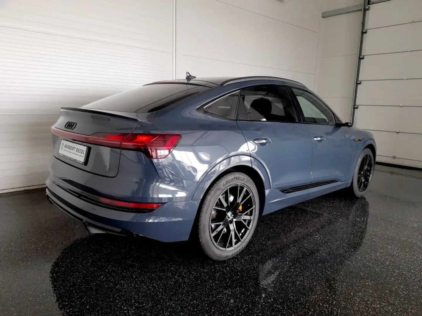 Audi e-tron SB 55 quattro S-LINE BLACK *NP: € 113.165,-- / MATRIX-LED / MEMORY SPORTSITZE / 21 ZOLL / AHV & KAMERA / B&O SOUND* Blau - 2